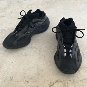 Yeezy 700 V3 Dark GLOW IN THE DARK